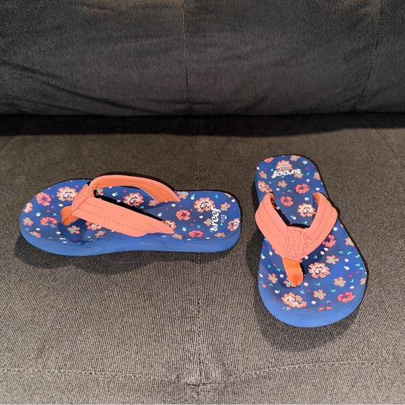 Girls Reef Flip Flops - Picture 5 of 11